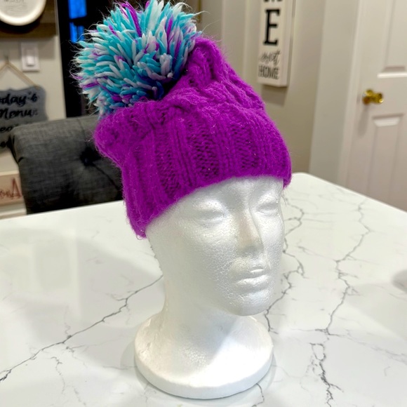 GUC Girls Children’s Place Winter Pom Pom Slouchy Hat. - Picture 2 of 6